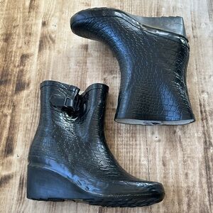 Penningtons Black Faux Crocodile Wedge Rain Boot
